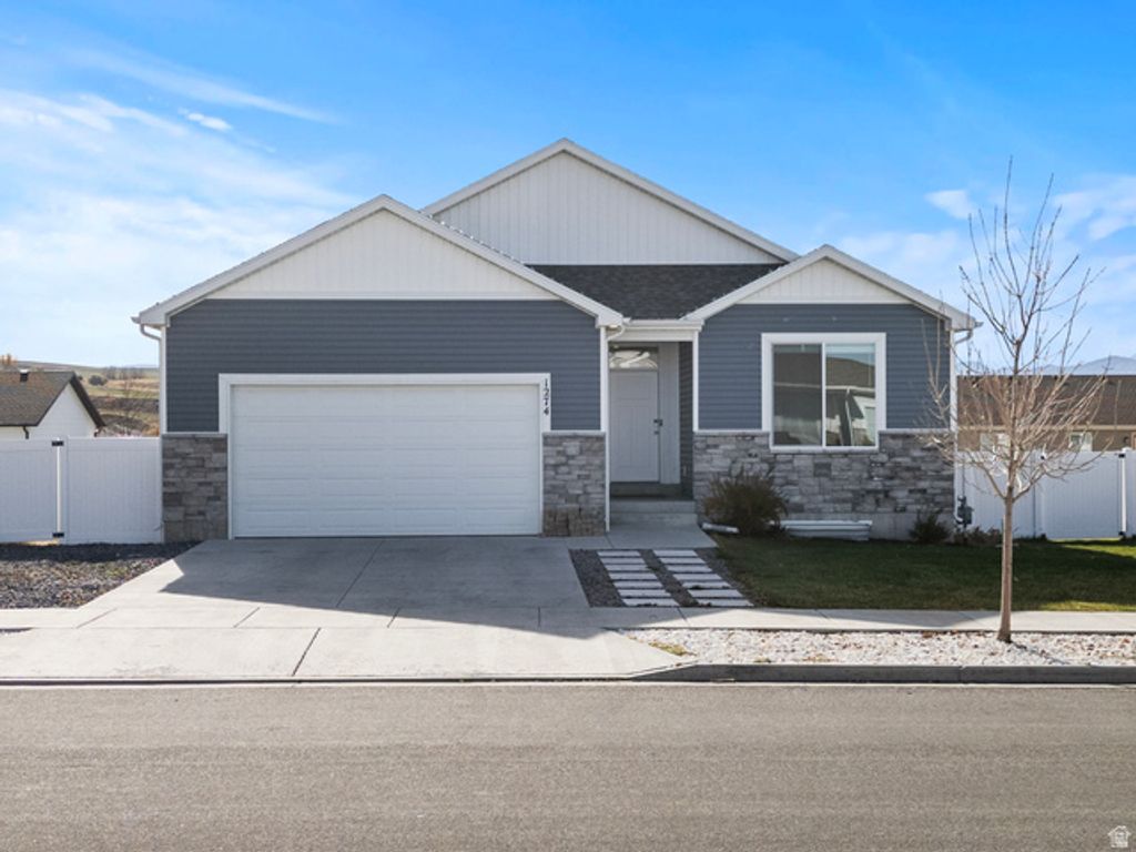 1274 E 480 S, Hyrum, UT 84319