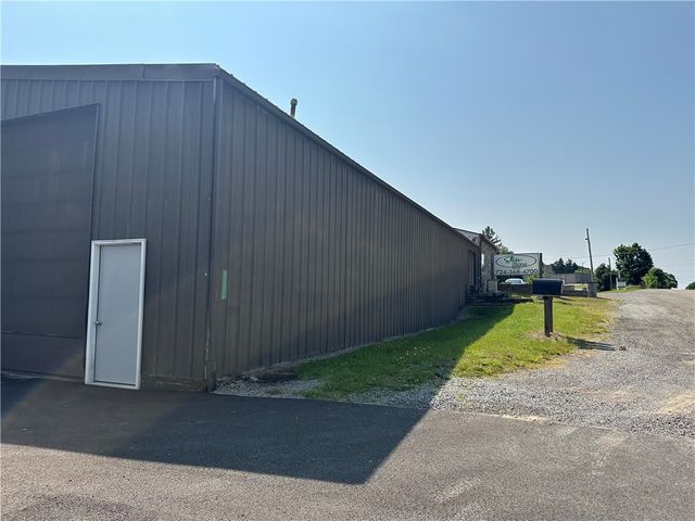 1511-15 PERRY HIGHWAY, Muddy Creek Twp, PA 16051