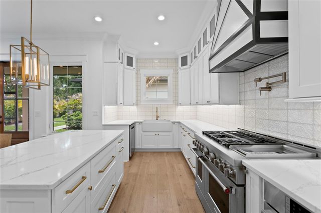 2503 N GLENWOOD DRIVE, Tampa, FL 33602