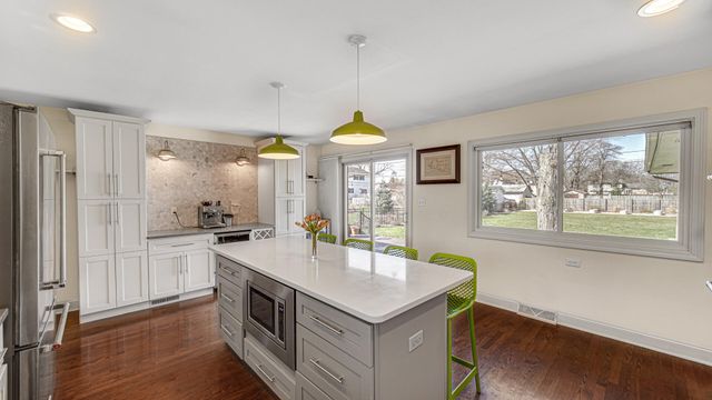 9030 Orchard Drive, Highland, IN 46322