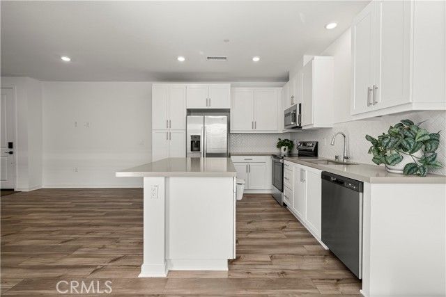 6123 Valentina Way 303, Eastvale, CA 92880