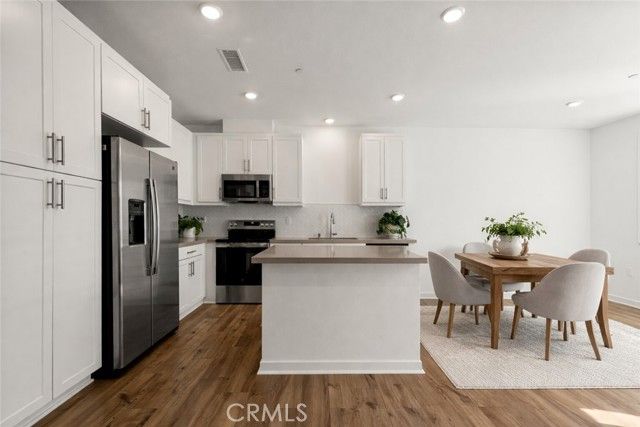 6123 Valentina Way 303, Eastvale, CA 92880