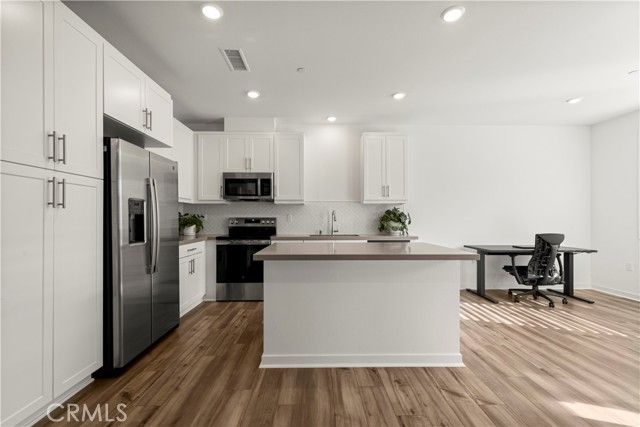 6123 Valentina Way 303, Eastvale, CA 92880