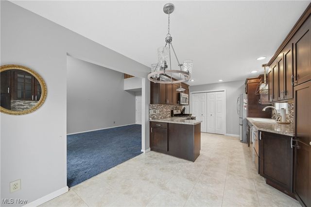 6686 Hogan Way NW, Canton, OH 44718