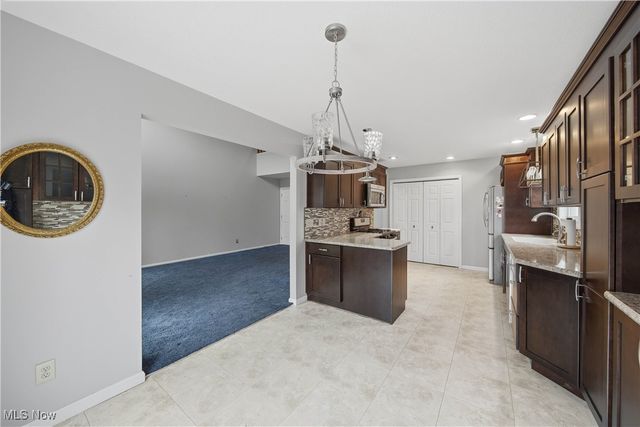 6686 Hogan Way NW, Canton, OH 44718