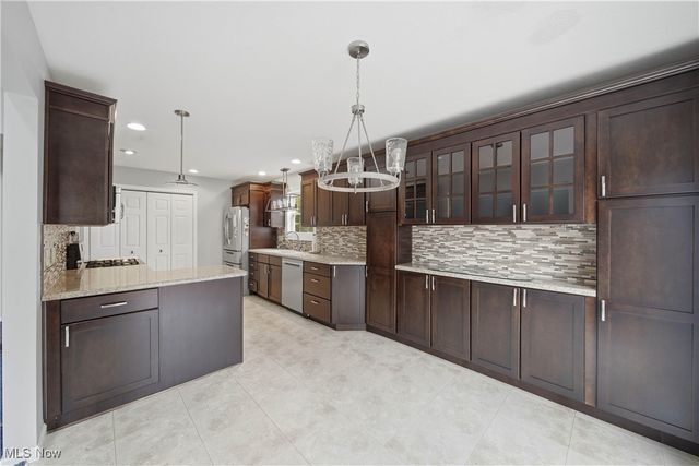 6686 Hogan Way NW, Canton, OH 44718