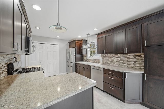 6686 Hogan Way NW, Canton, OH 44718