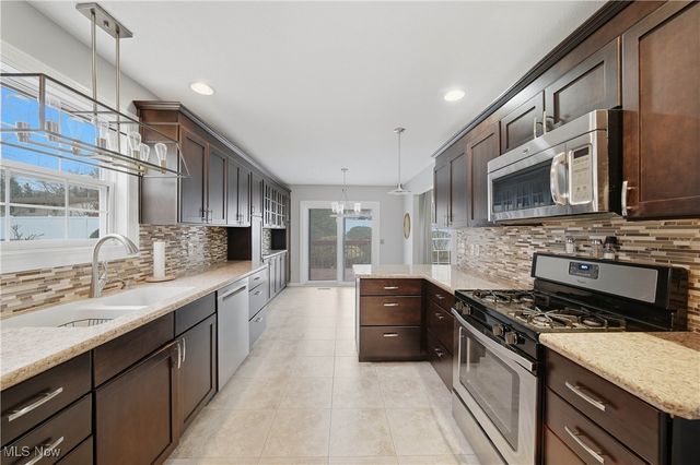 6686 Hogan Way NW, Canton, OH 44718