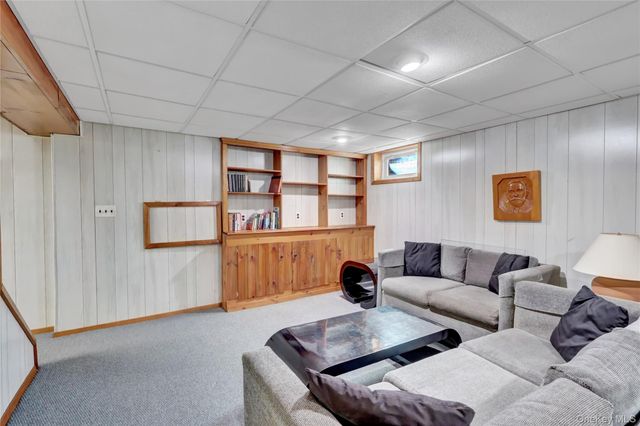 286 Hallock Road, Stony Brook, NY 11790