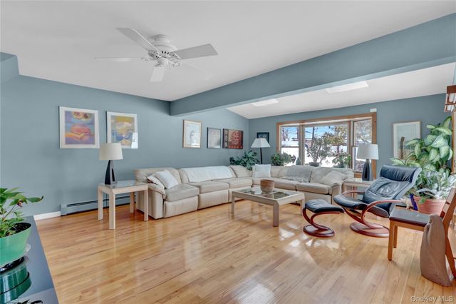 286 Hallock Road, Stony Brook, NY 11790