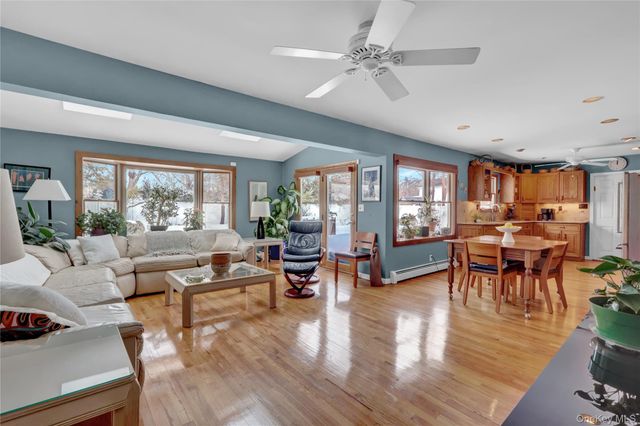 286 Hallock Road, Stony Brook, NY 11790