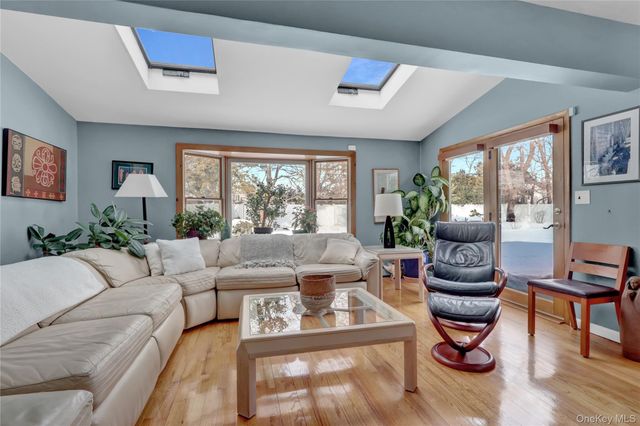 286 Hallock Road, Stony Brook, NY 11790