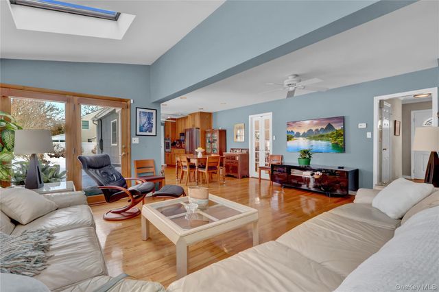 286 Hallock Road, Stony Brook, NY 11790