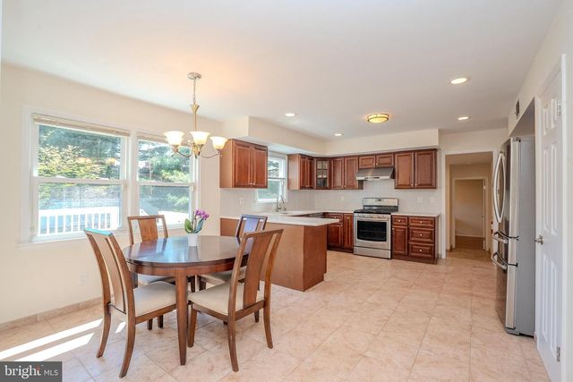 14 DOV PLACE, Kendall Park, NJ 08824
