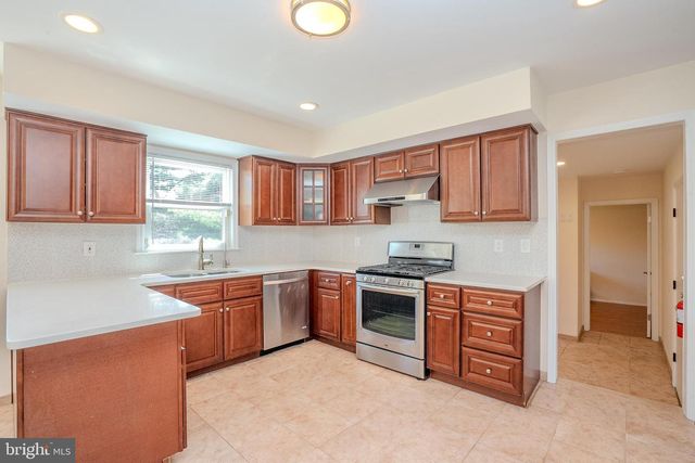 14 DOV PLACE, Kendall Park, NJ 08824