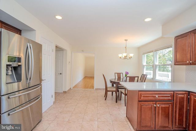 14 DOV PLACE, Kendall Park, NJ 08824