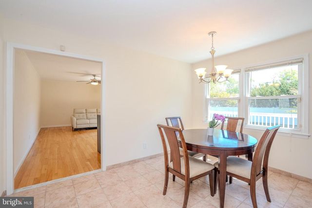 14 DOV PLACE, Kendall Park, NJ 08824