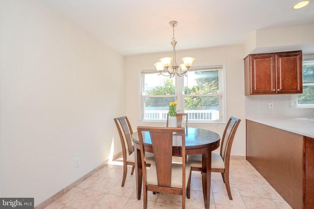14 DOV PLACE, Kendall Park, NJ 08824