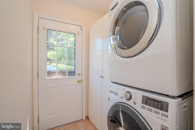 14 DOV PLACE, Kendall Park, NJ 08824