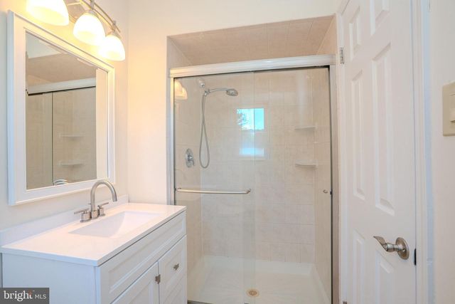 14 DOV PLACE, Kendall Park, NJ 08824