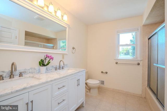 14 DOV PLACE, Kendall Park, NJ 08824