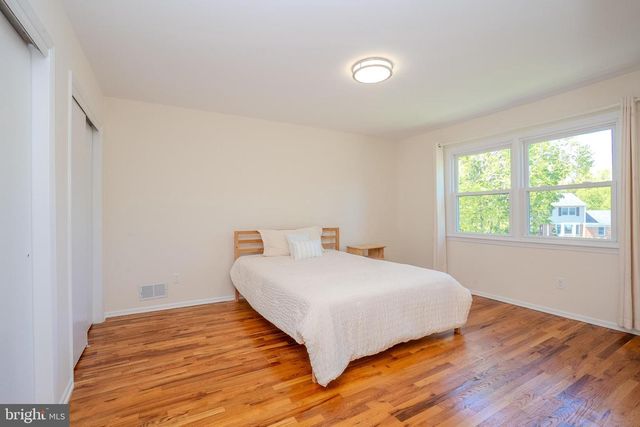 14 DOV PLACE, Kendall Park, NJ 08824