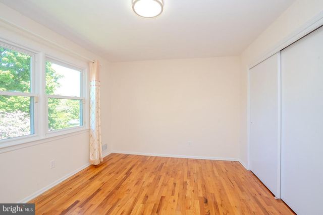 14 DOV PLACE, Kendall Park, NJ 08824