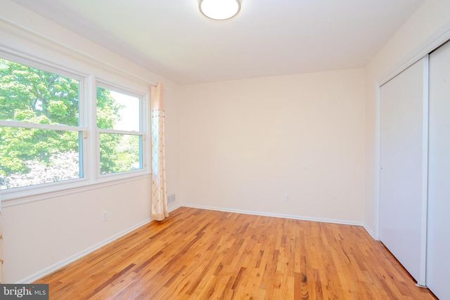 14 DOV PLACE, Kendall Park, NJ 08824