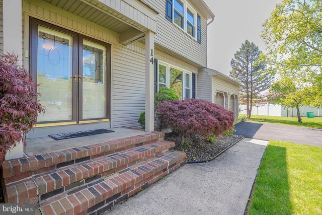 14 DOV PLACE, Kendall Park, NJ 08824