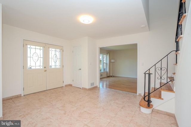 14 DOV PLACE, Kendall Park, NJ 08824
