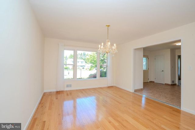 14 DOV PLACE, Kendall Park, NJ 08824