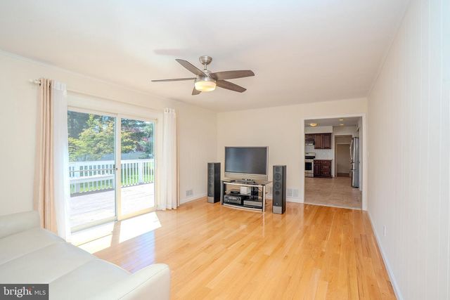 14 DOV PLACE, Kendall Park, NJ 08824