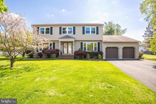 14 DOV PLACE, Kendall Park, NJ 08824
