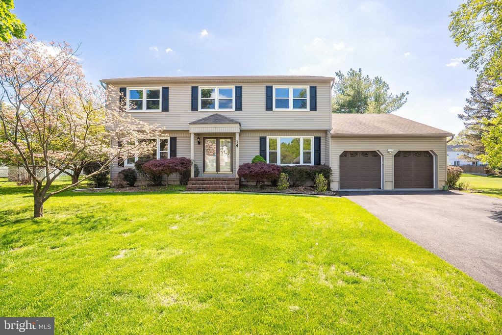 14 DOV PLACE, Kendall Park, NJ 08824