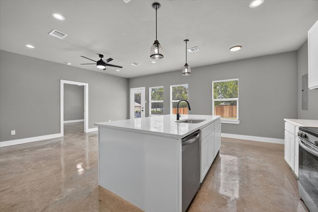 2817 Clinton Avenue, Fort Worth, TX 76106