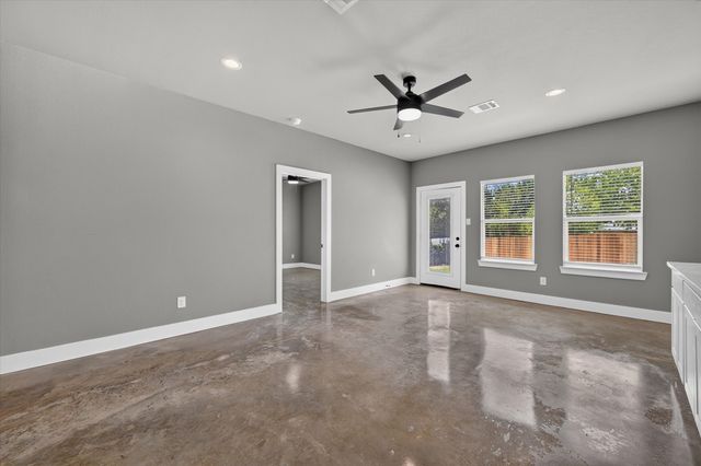 2817 Clinton Avenue, Fort Worth, TX 76106
