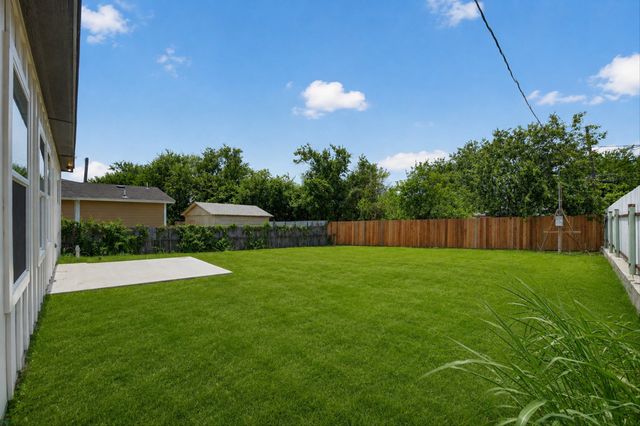 2817 Clinton Avenue, Fort Worth, TX 76106