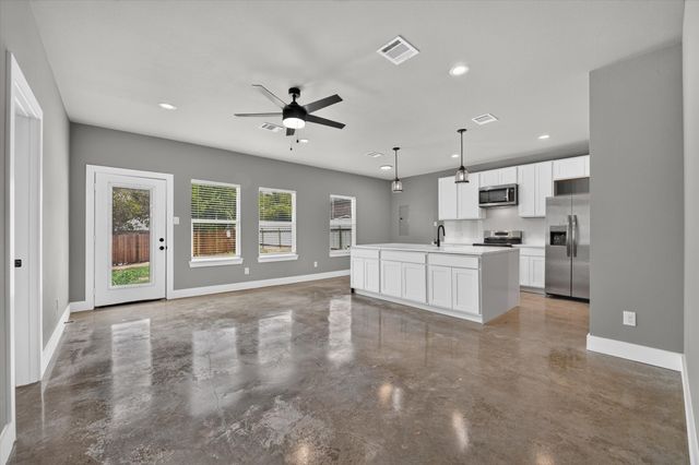 2817 Clinton Avenue, Fort Worth, TX 76106