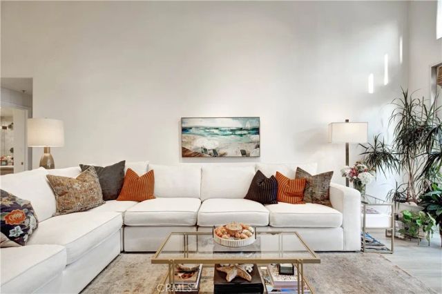 2253 Martin 420, Irvine, CA 92612