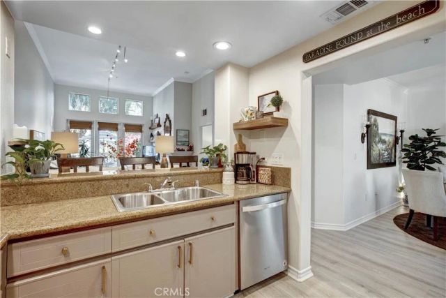 2253 Martin 420, Irvine, CA 92612