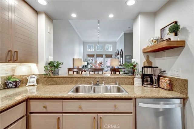 2253 Martin 420, Irvine, CA 92612