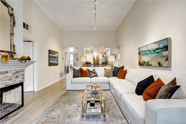 2253 Martin 420, Irvine, CA 92612