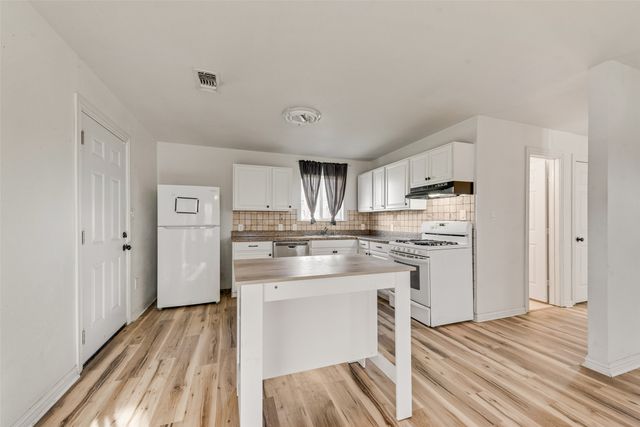 1303 S Medora Street, Terrell, TX 75160