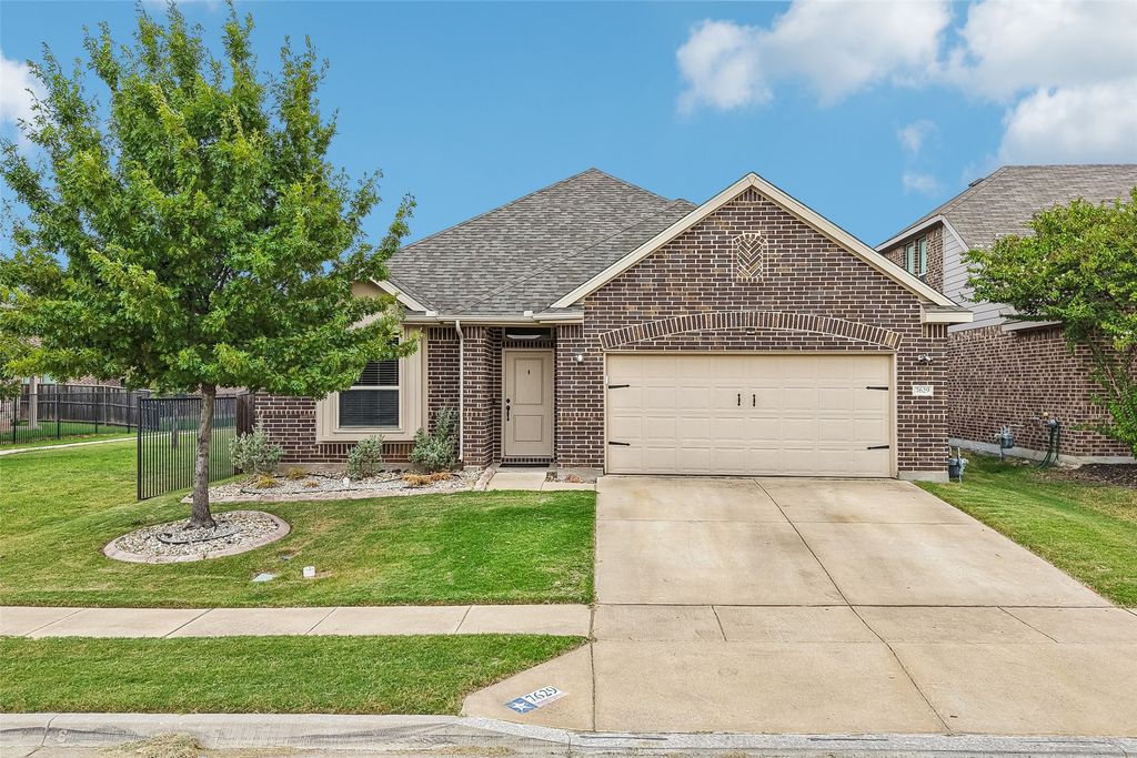 7629 Spring Drive, Watauga, TX 76148 — exterior