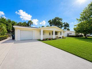2395 Idlewild Road, Palm Beach Gardens, FL 33410