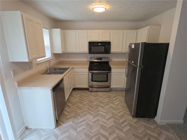 9432 Lakeview Road, Union City, GA 30291