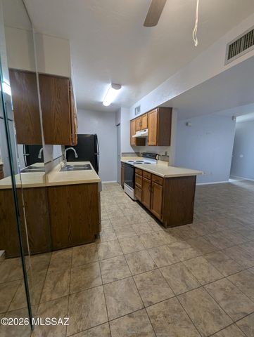 9420 E Speedway Blvd Unit 15, Tucson, AZ 85710