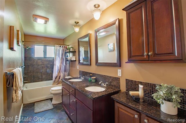 44220 Saltz Road, Canton, MI 48187