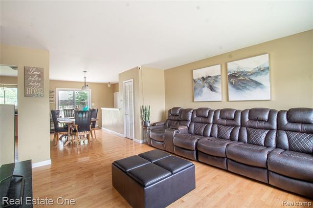 44220 Saltz Road, Canton, MI 48187