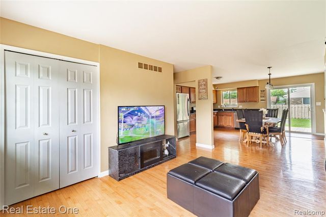 44220 Saltz Road, Canton, MI 48187
